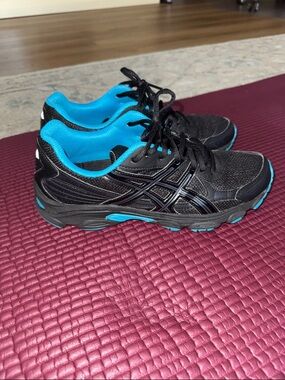 Asics Gel Women’s 9 Black and Blue Athletic Sneakers